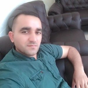 Meet your Posher, Dennis